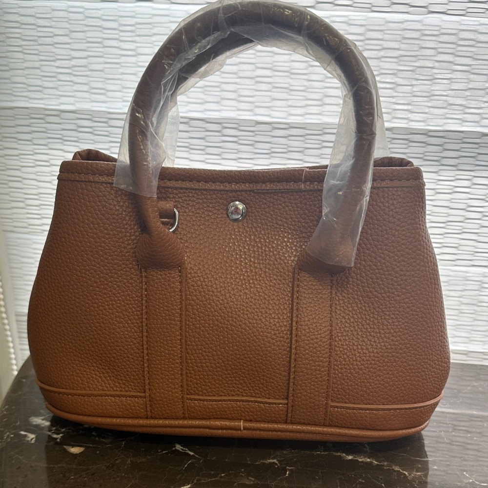 Elegant Brown Leather Handbag